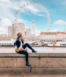 Travel influencer waynablog