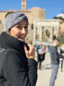 Digital influencer viagem surpresa